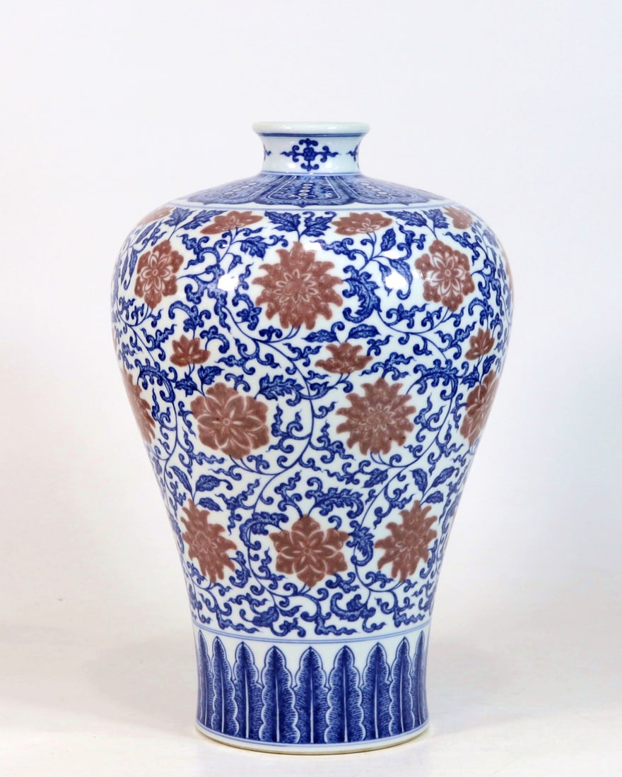 A BLUE AND WHITE UNDERGLAZE RED INTERLOCKING FLORAL PLUM VASE: A BLUE AND WHITE UNDERGLAZE RED INTERLOCKING FLORAL PLUM VASE H:33.5CM,D:21CM