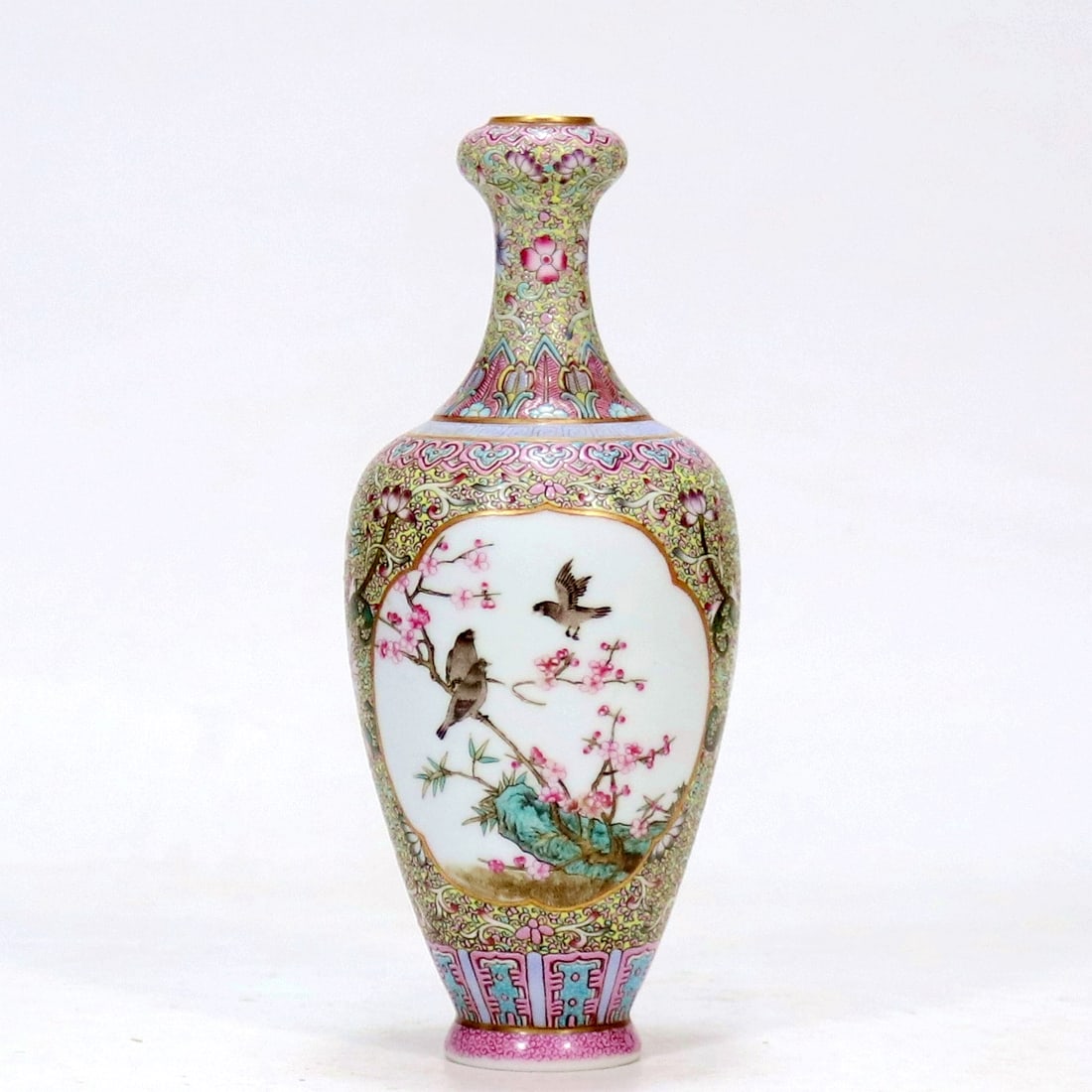 A FAMILLE ROSE ENAMELLED GUYUEXUAN OPENWORK BIRD AND FLOWER GARLIC-HEAD VASE: A FAMILLE ROSE ENAMELLED GUYUEXUAN OPENWORK BIRD AND FLOWER GARLIC-HEAD VASE H:20.5CM