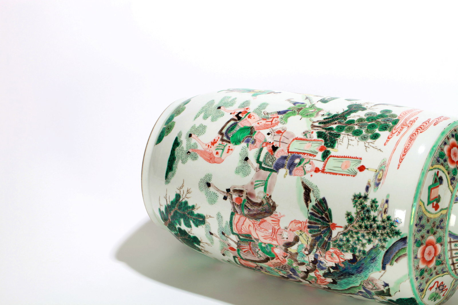 A WUCAI FIGURE RIBBED VASE - 13