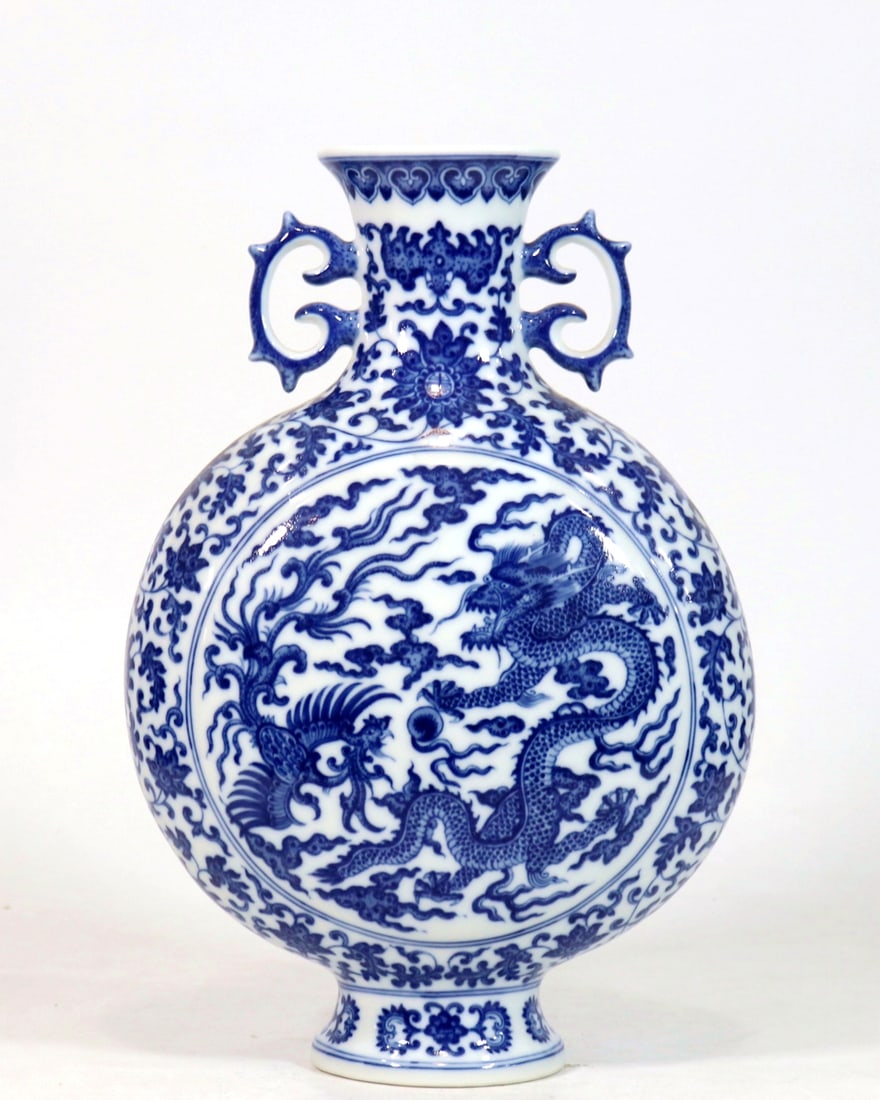 A BLUE AND WHITE DRAGON AND PHOENIX DOUBLE-EARED MOONFLASK: A BLUE AND WHITE DRAGON AND PHOENIX DOUBLE-EARED MOONFLASK H:32CM,D:21CM