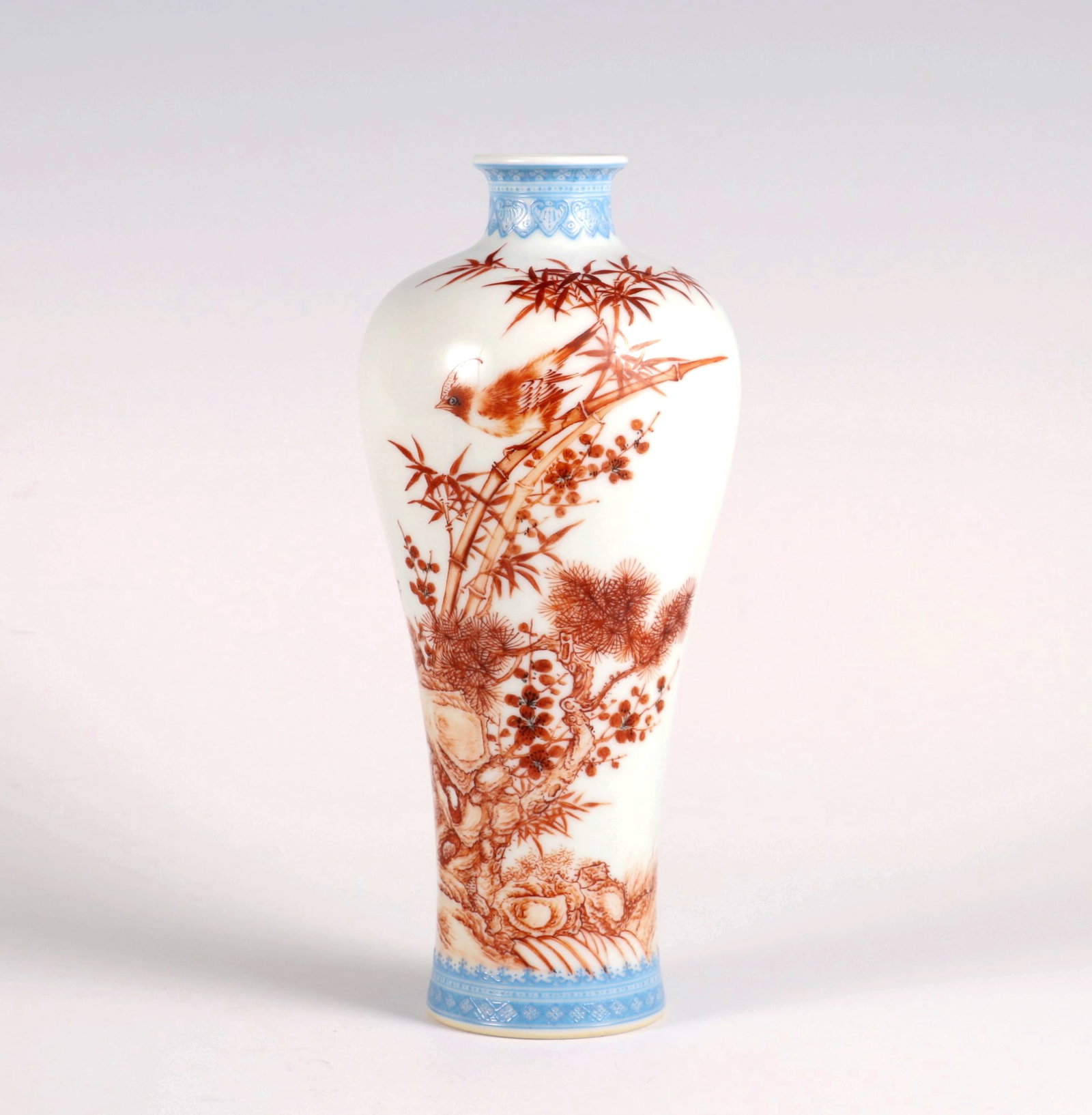 A GREEN-RIM IRON RED FLOWER AND BIRD PRUNUS VASE: A GREEN-RIM IRON RED FLOWER AND BIRD PRUNUS VASE H:18CM,D:8CM