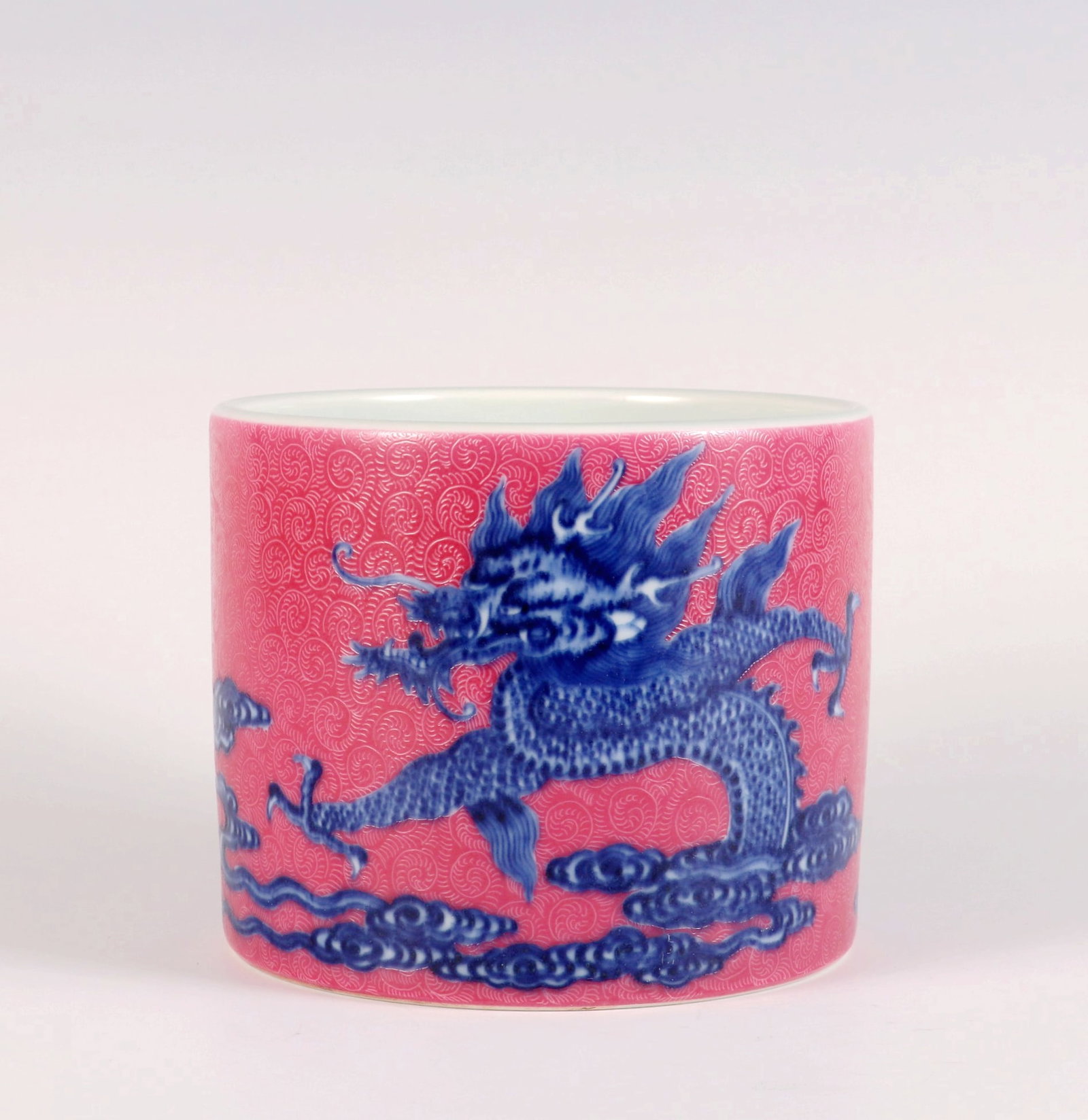 A CARMINE GROUND ENGRAVED PATTERN BLUE AND WHITE DRAGON BRUSHPOT (1 of 8)