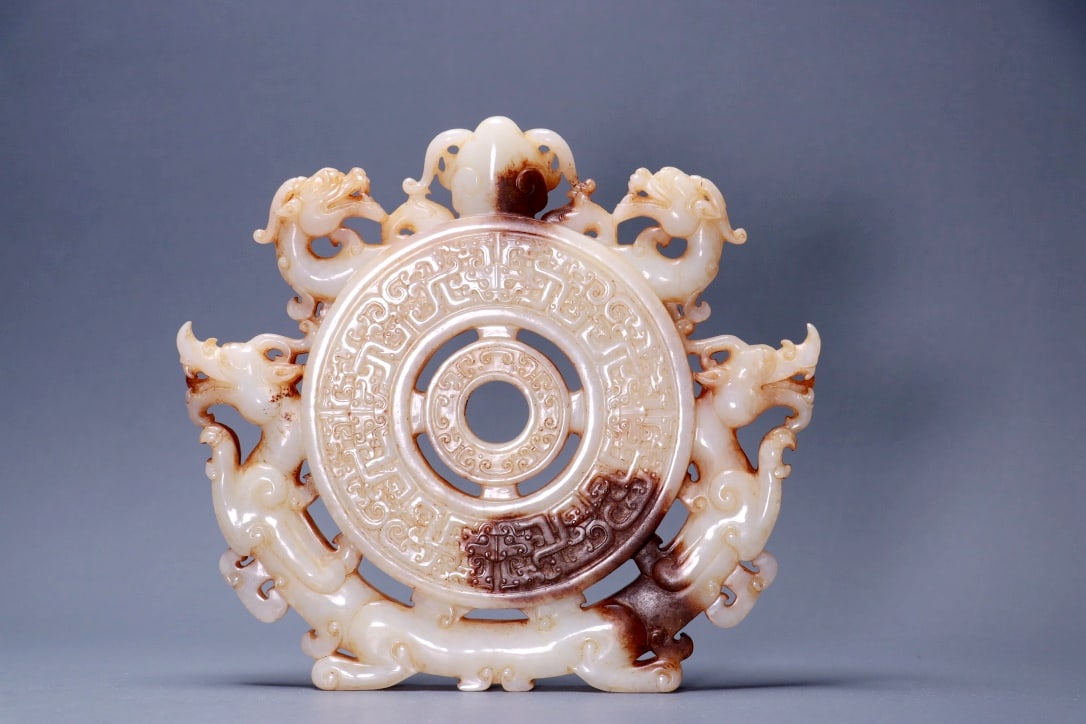 A HETIAN JADE DRAGON PATTERN DISC - 5