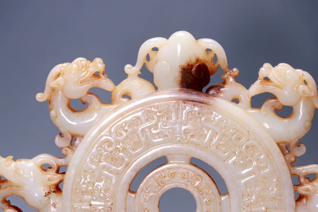 A HETIAN JADE DRAGON PATTERN DISC - 6