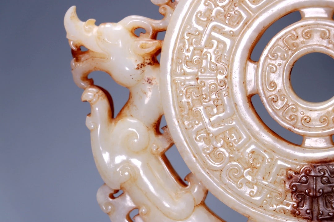 A HETIAN JADE DRAGON PATTERN DISC - 8