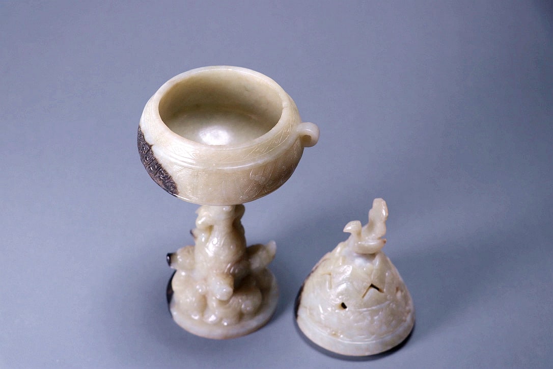 A HETIAN JADE BEAST PATTERN FIGURAL BOSHAN CENSER - 7