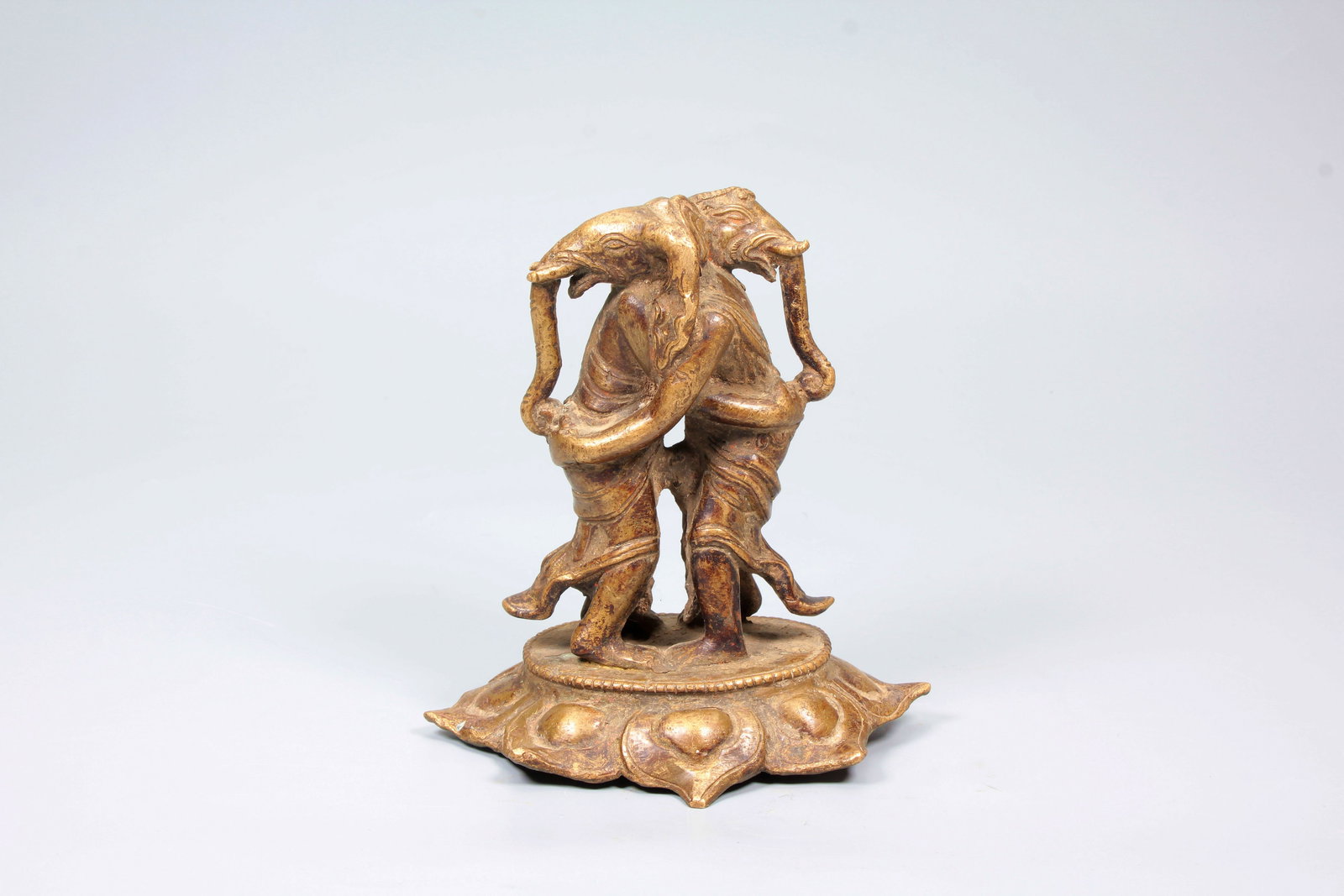 A GILT BRONZE FIGURE OF MAHARAKTA GANAPATI: A GILT BRONZE FIGURE OF MAHARAKTA GANAPATI H:12.7CM,W:12CM,780G