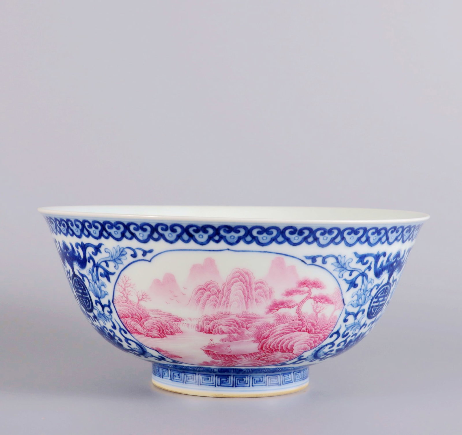 A BLUE AND WHITE DOUBLE FORTUNE OPEN WINDOW RUBY RED LANDSCAPE FIGURAL BOWL: A BLUE AND WHITE DOUBLE FORTUNE OPEN WINDOW RUBY RED LANDSCAPE FIGURAL BOWL H:7.8CM,D:17.5CM