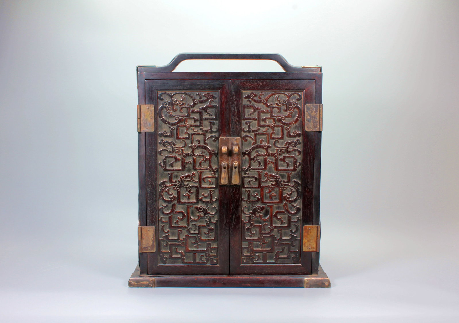 A ZITAN CHI DRAGON INSCRIBED POEM SUITCASE BOX: A ZITAN CHI DRAGON INSCRIBED POEM SUITCASE BOX H:39.6CM,L:24.5CM,W:34CM