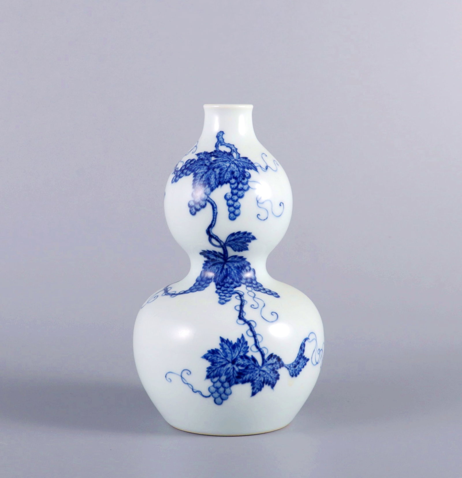 A BLUE AND WHITE SQUIRREL AND GRAPE CALABASH VASE (1 of 9)