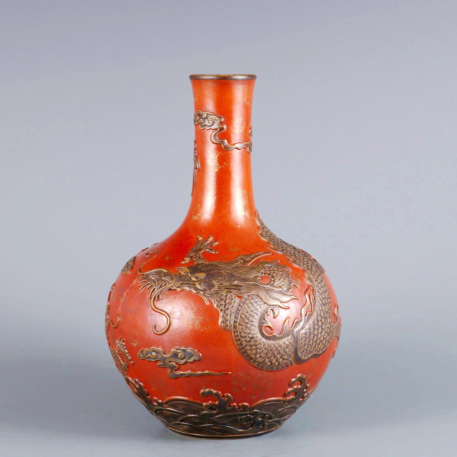 A ANTIQUE BRONZE GLAZE GOLD-DESCRIBED CARVING TEACHING DRAGON TIANQIU VASE: A ANTIQUE BRONZE GLAZE GOLD-DESCRIBED CARVING TEACHING DRAGON TIANQIU VASE H:25.6CM,D:16CM