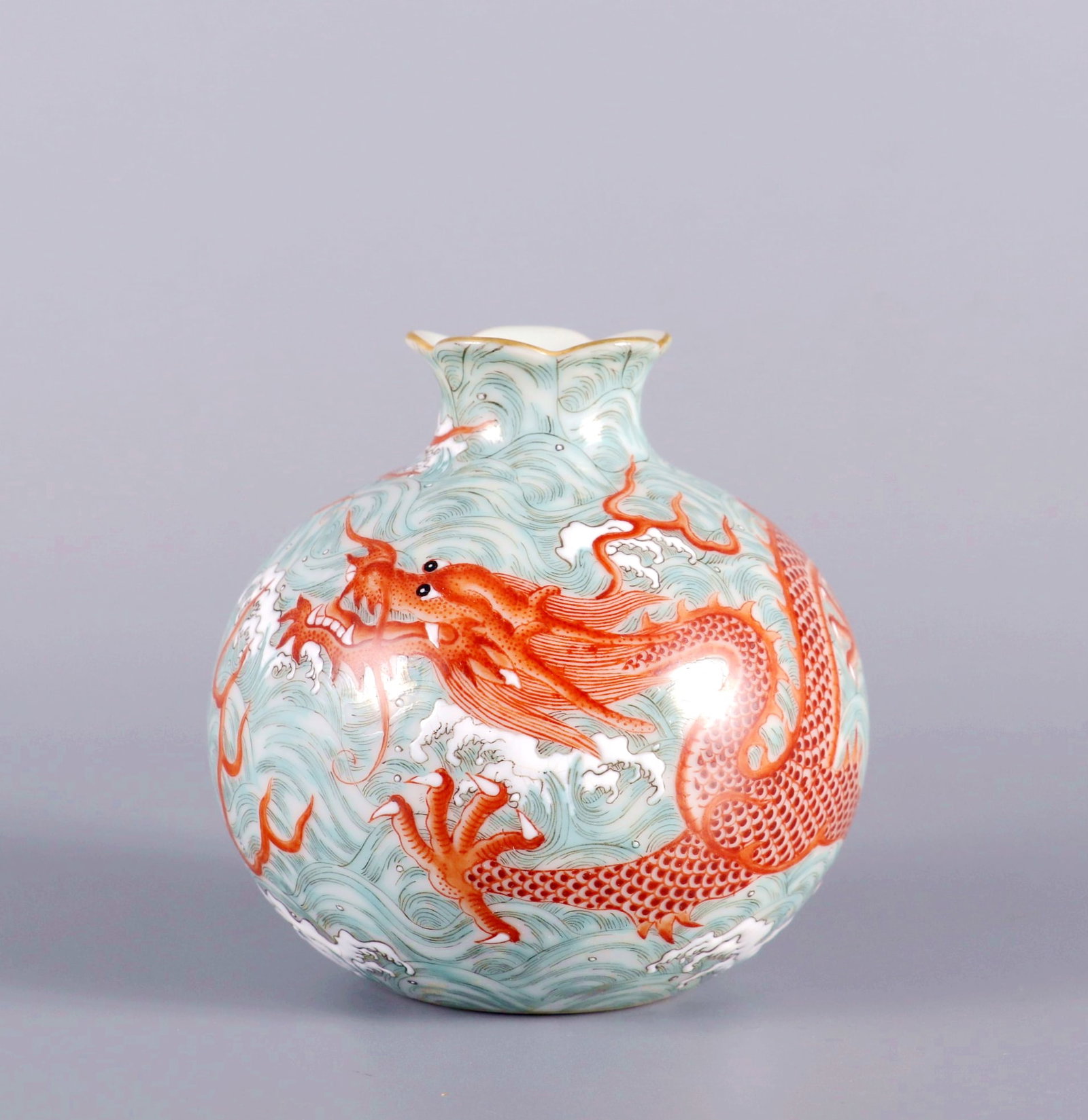 A FAMILLE ROSE SEAWATER AND CLOUDS POMEGRANATE VASE: A FAMILLE ROSE SEAWATER AND CLOUDS POMEGRANATE VASE H:8.2CM,D:8CM