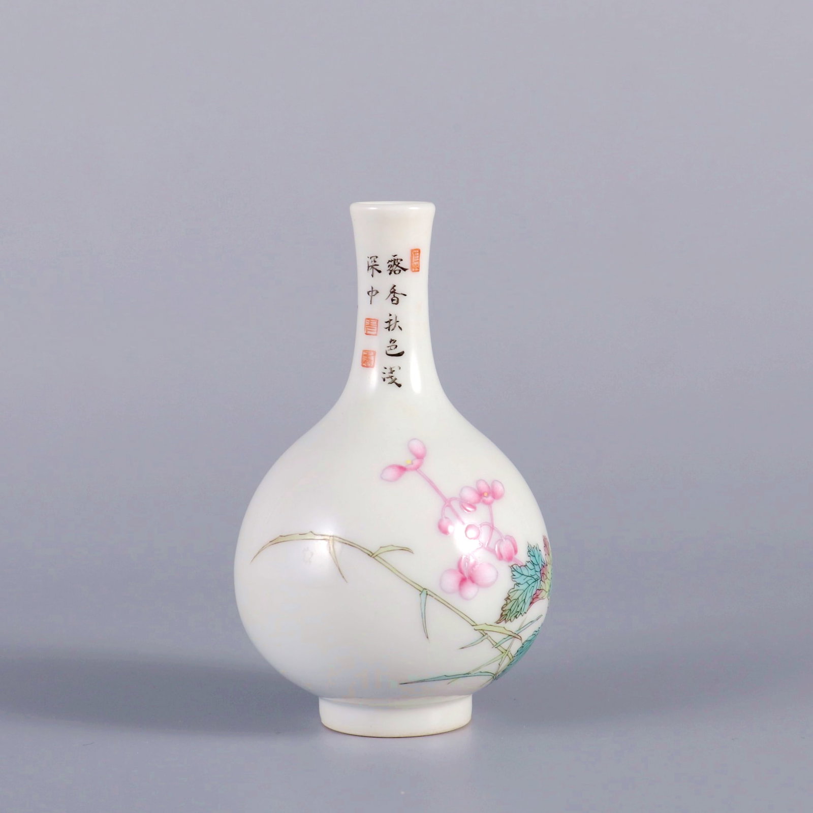A ENAMEL PAINTED FLOWER SNUFF BOTTLE - 3