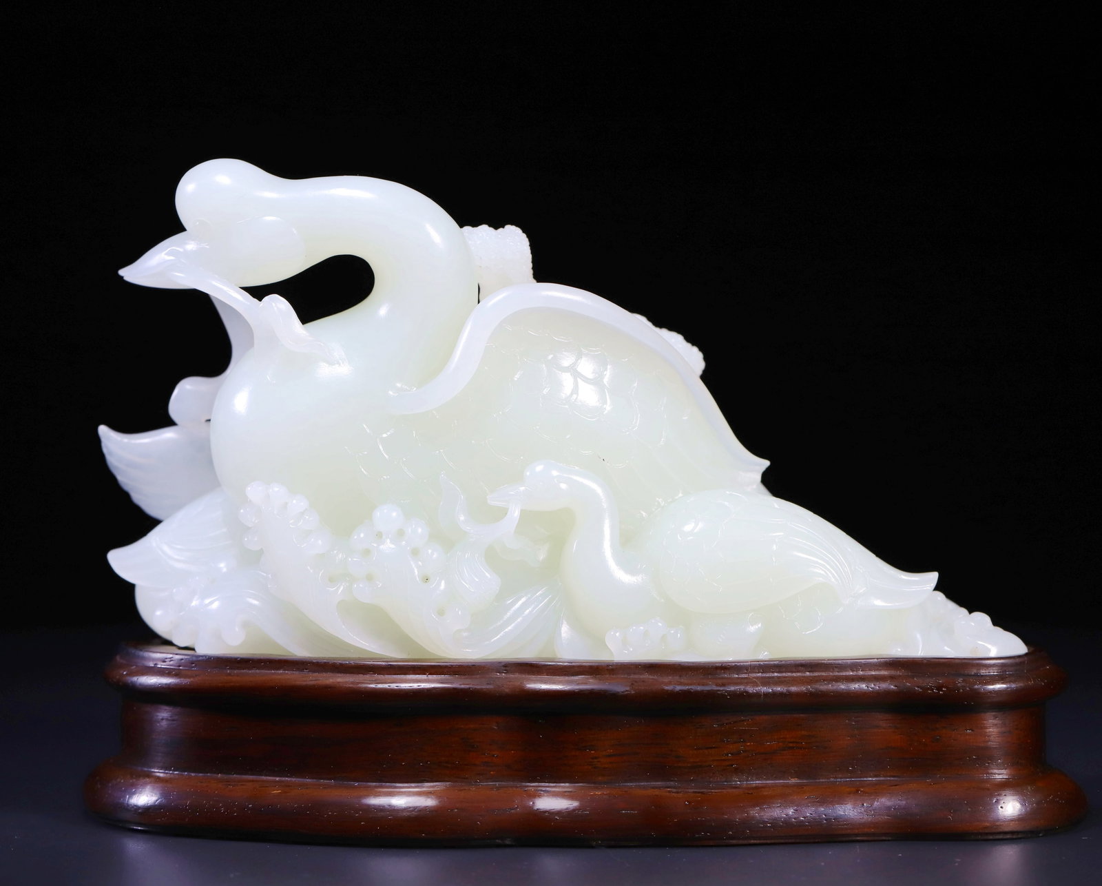 A HETIAN JADE ‘SUCCESS IN EXAMS’ GOOSE ORNAMENT: A HETIAN JADE ‘SUCCESS IN EXAMS’ GOOSE ORNAMENT H:9.2CM,L:16.5CM,W:6.3CM