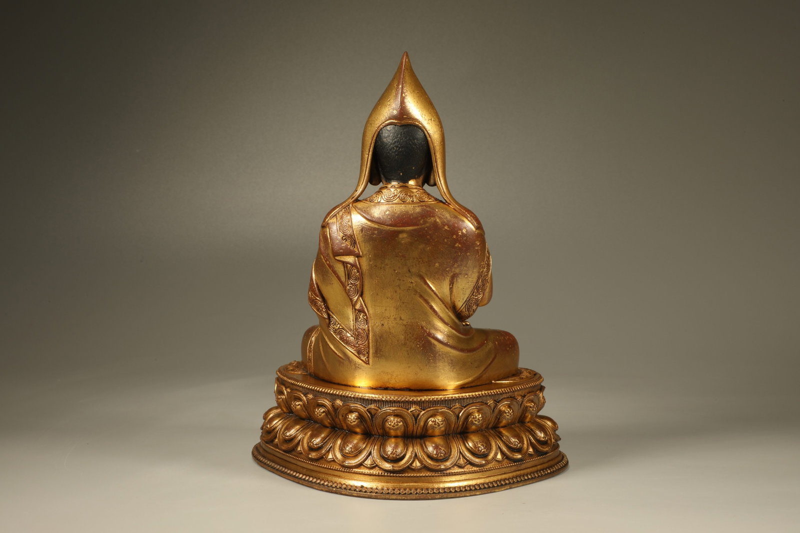 A Gilt Bronze Tsongkhapa Figure - 4