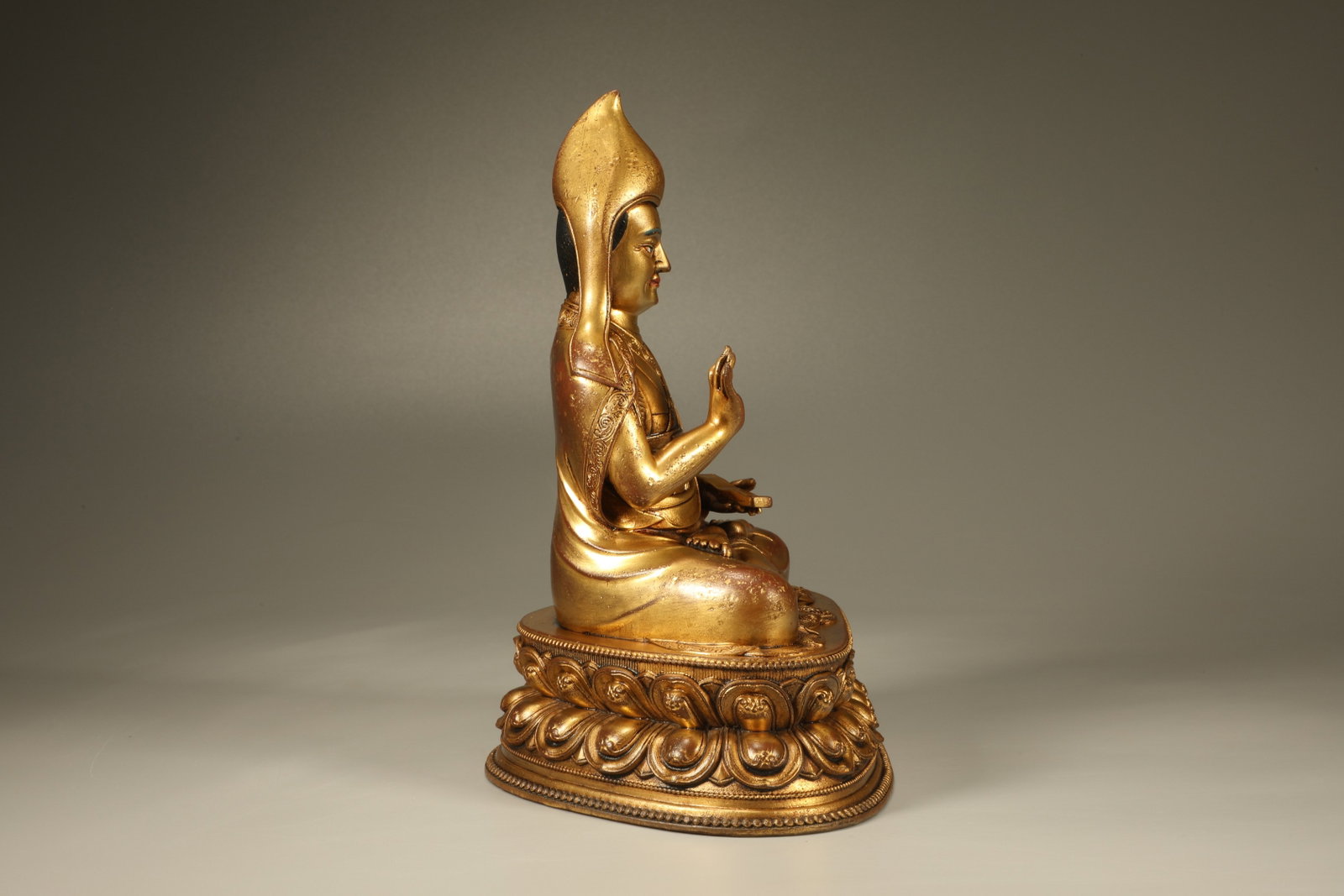 A Gilt Bronze Tsongkhapa Figure - 5
