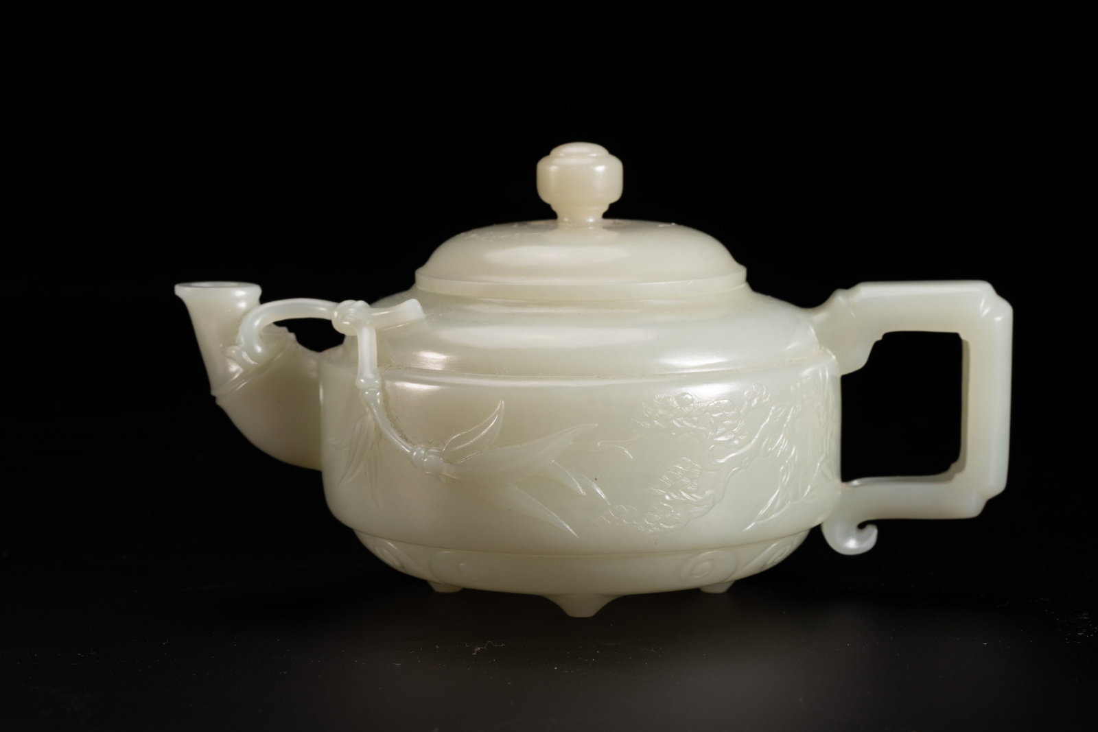 A Chinese Hetian White Jade Teapot (1 of 8)