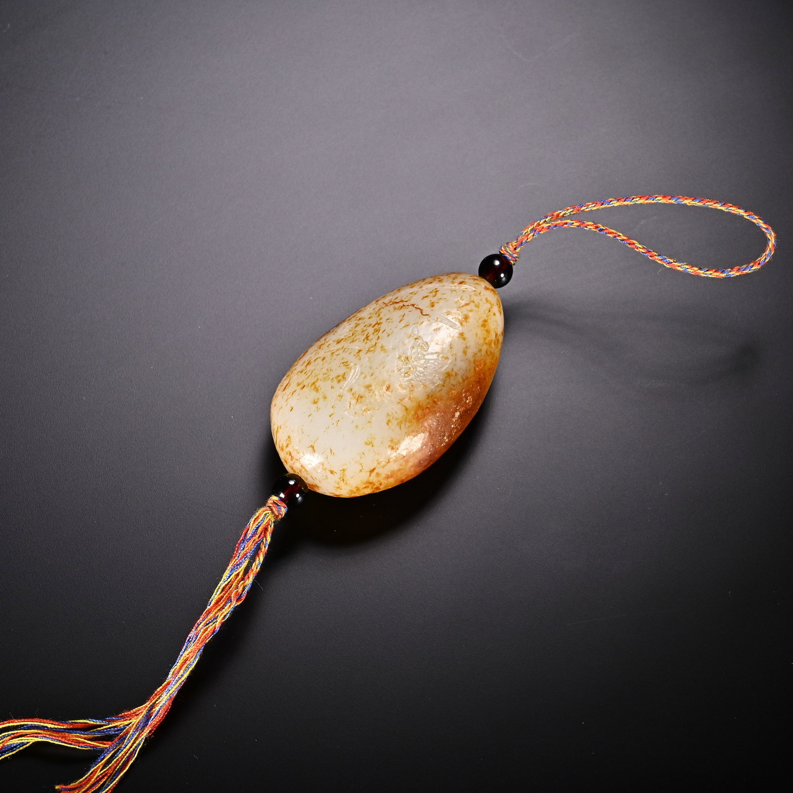A Chinese Hetian White Jade Pebble Pendant: A Chinese Hetian White Jade Pebble Pendant (5 x 3.1cm)