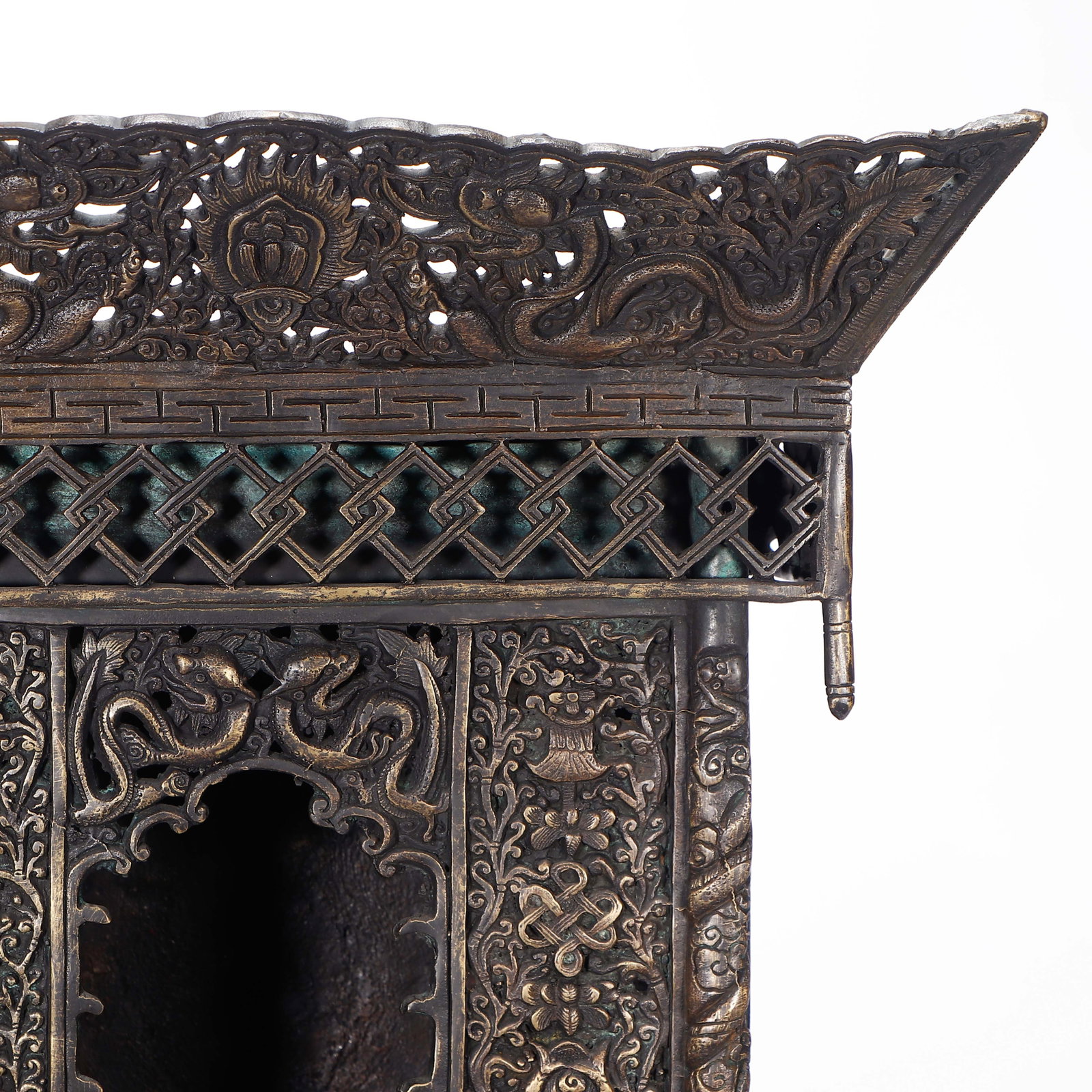 A CHINESE BRONZE BUDDHIST SHRINE - 2