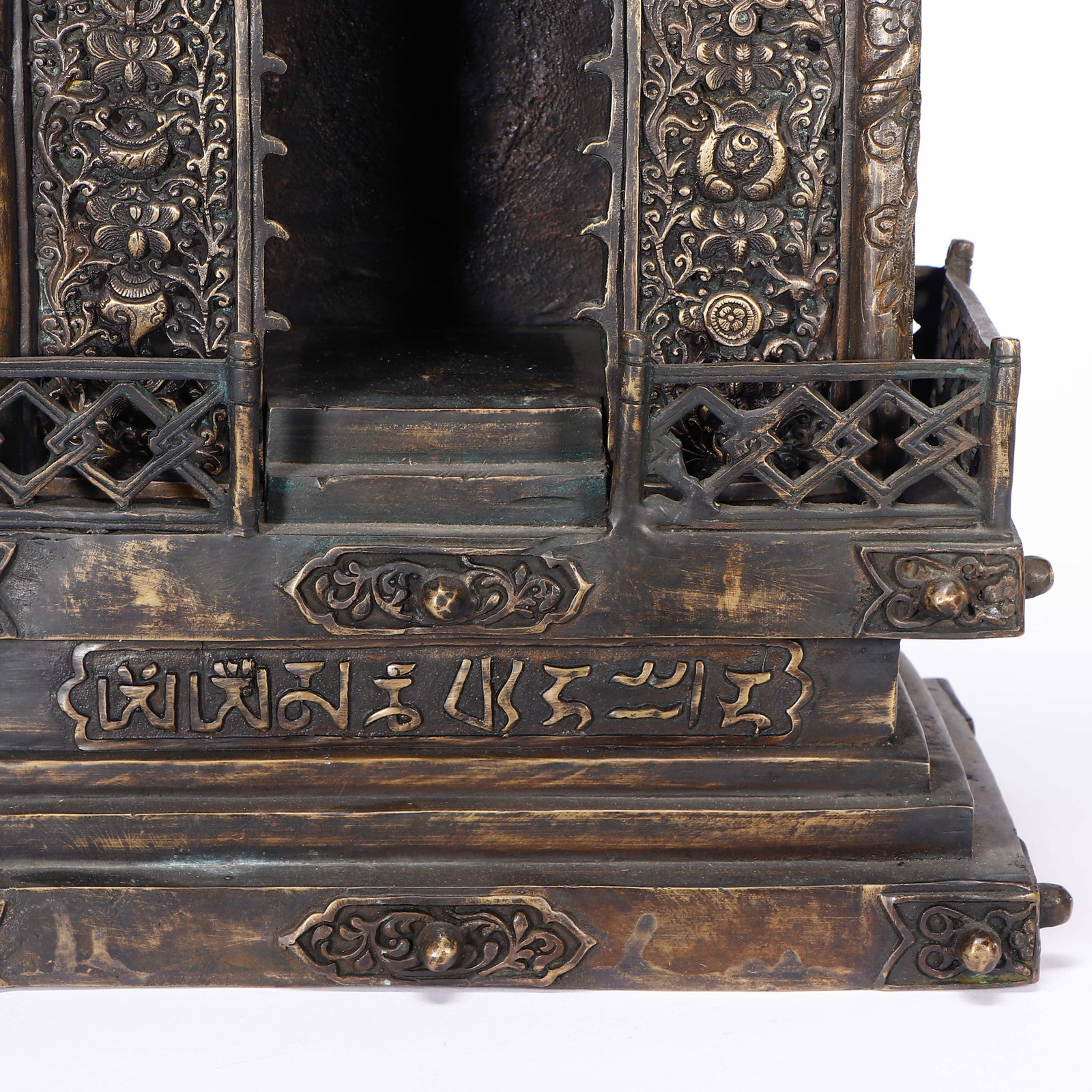 A CHINESE BRONZE BUDDHIST SHRINE - 4