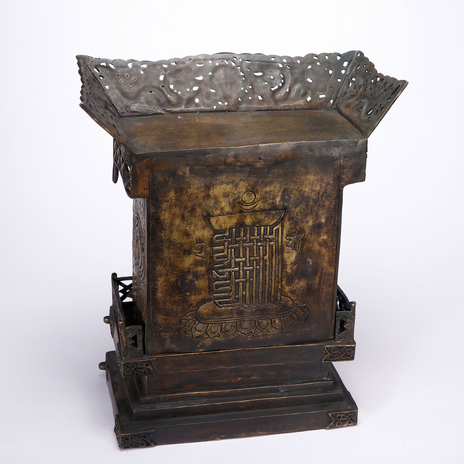 A CHINESE BRONZE BUDDHIST SHRINE - 7