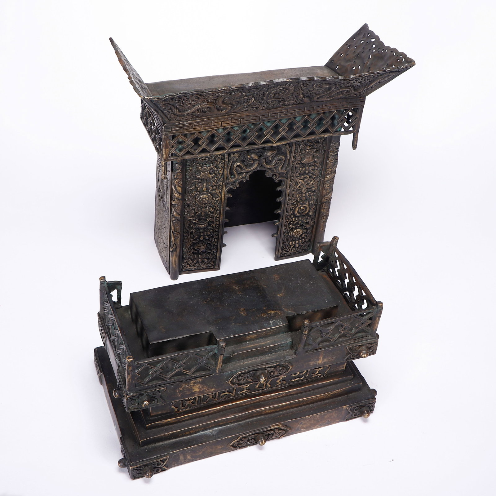 A CHINESE BRONZE BUDDHIST SHRINE - 8