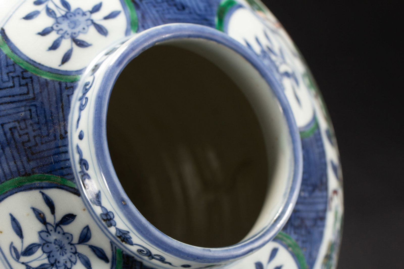 A Chinese Wucai Figural Jar - 8
