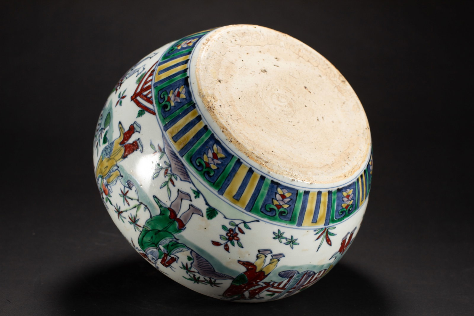 A Chinese Wucai Figural Jar - 9