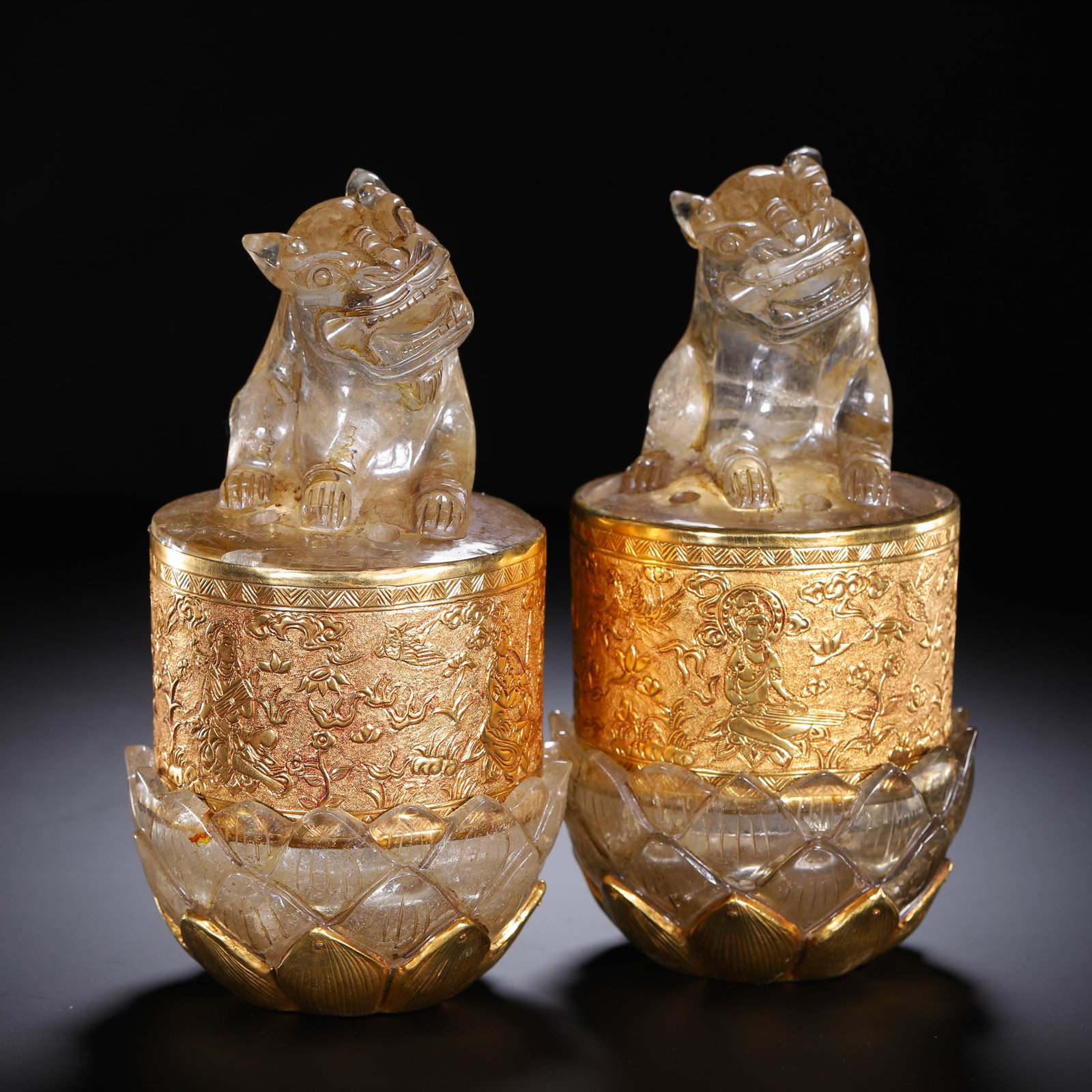 Chinese Gilt-Crystal Lion-Topped Relic Jars, Pair: Chinese Gilt-Crystal Lion-Topped Relic Jars, Pair (9 x 9 x 17cm,Weight 2060g)