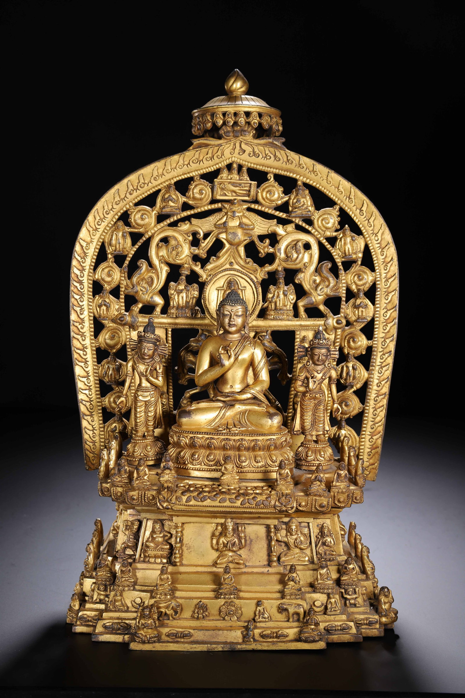 A CHINESE GILT-BRONZE BUDDHA SHRINE: A CHINESE GILT-BRONZE BUDDHA SHRINE (20 x 22 x 34cm,Weight 5150g)