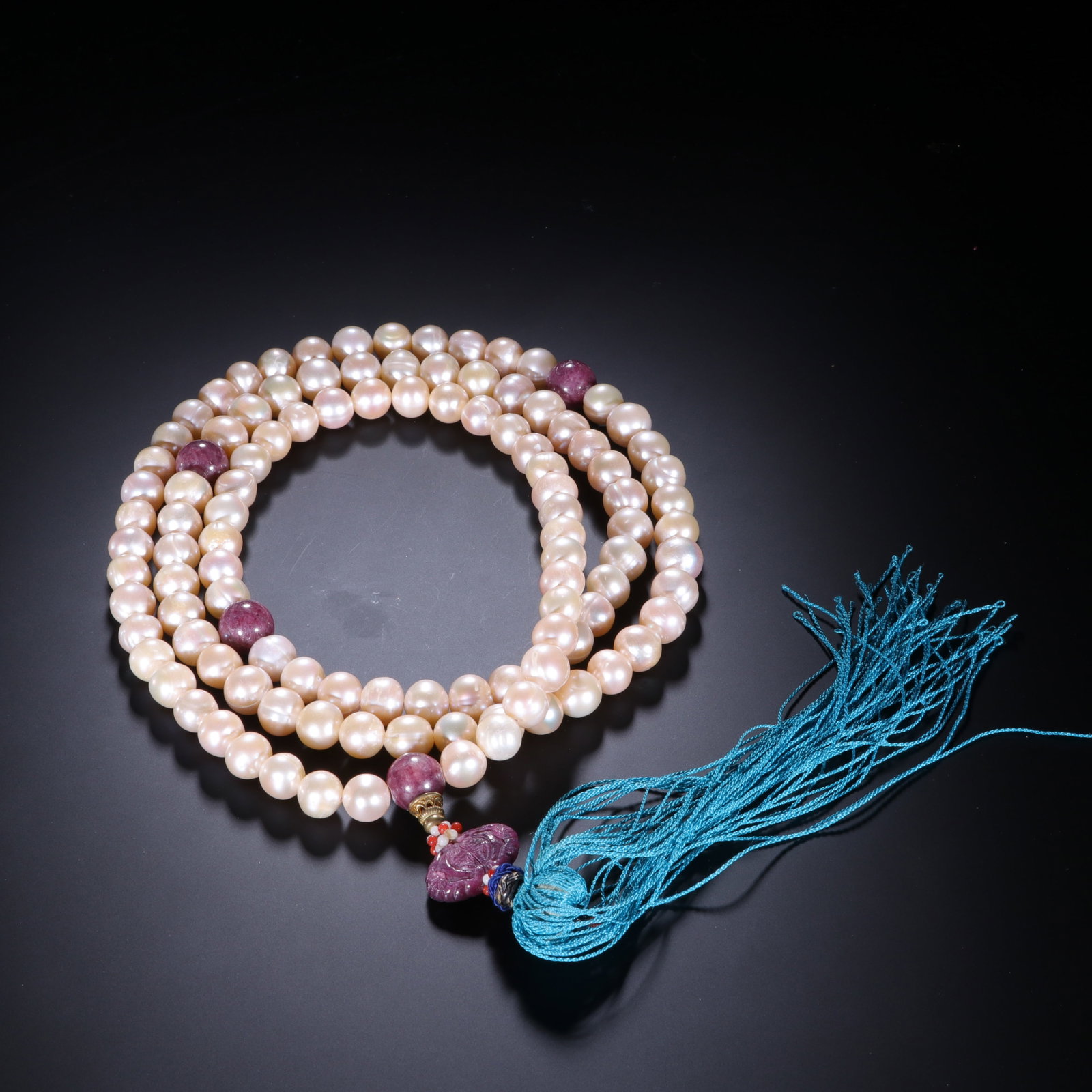 A Chinese Pearl Prayer Beads with Ruby Accents: A Chinese Pearl Prayer Beads with Ruby Accents (1cm)