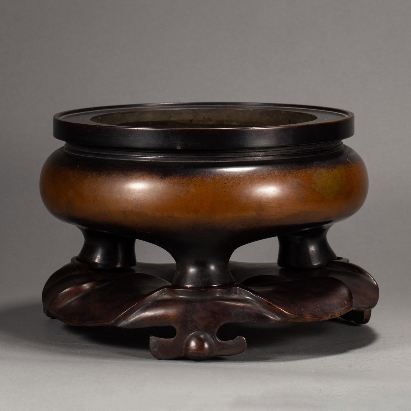 A Chinese Bronze Tripod Censer: A Chinese Bronze Tripod Censer (27 x 27 x 17cm,Weight 12970g)