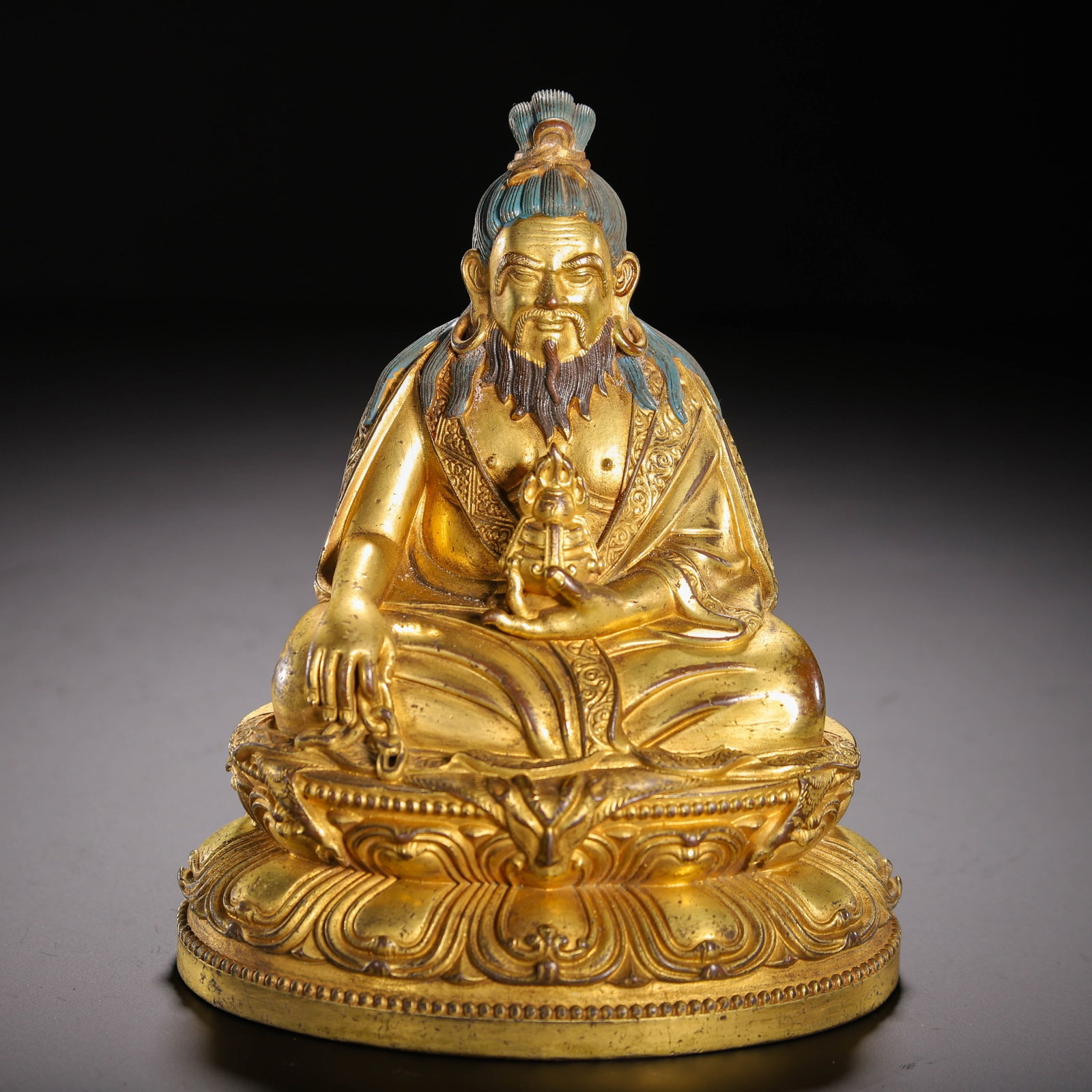 Chinese Gilt-Bronze Seated Buddhist Figure: Chinese Gilt-Bronze Seated Buddhist Figure (13 x 9.5 x 15cm,Weight 1040g)
