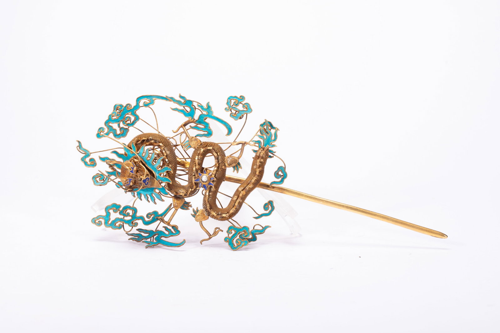 A Chinese Gilt Silver Kingfisher Feather Dragon Hairpin: A Chinese Gilt Silver Kingfisher Feather Dragon Hairpin (23 x 11cm,Weight 90g)