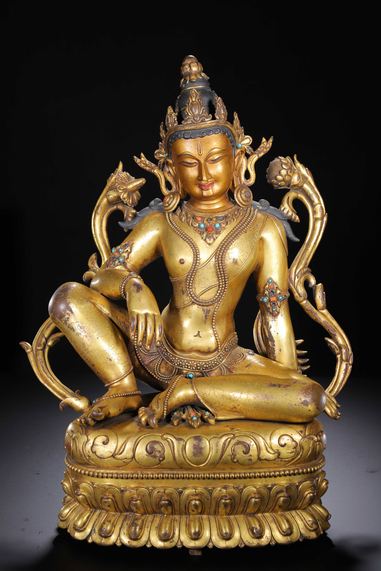 A Chinese Gilt Bronze Buddhist Deity Statue: A Chinese Gilt Bronze Buddhist Deity Statue (33 x 18 x 45cm,Weight 11390g)