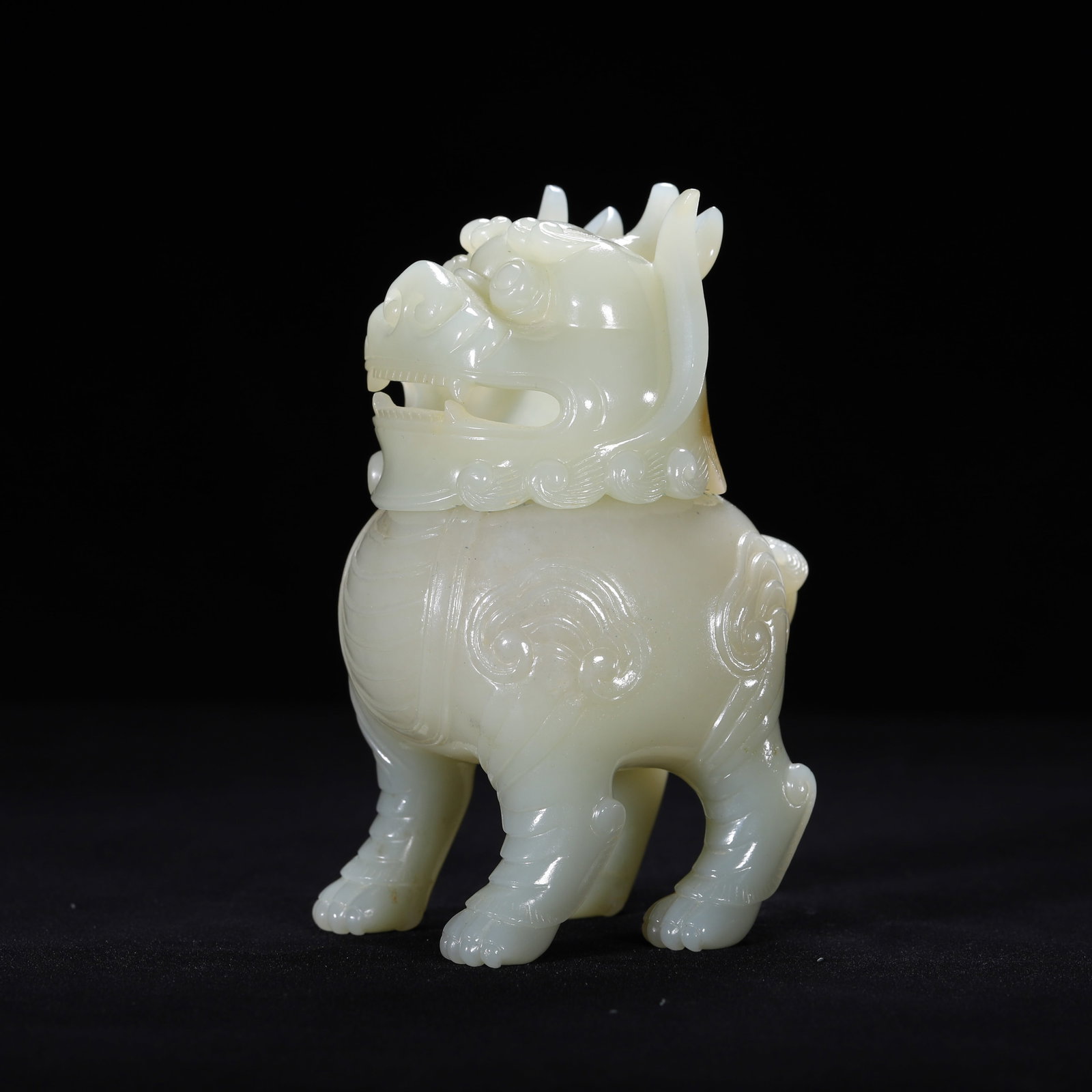 A Chinese Hetian Jade Mythical Beast Censer: A Chinese Hetian Jade Mythical Beast Censer (7.5 x 6 x 11cm,Weight 250g)