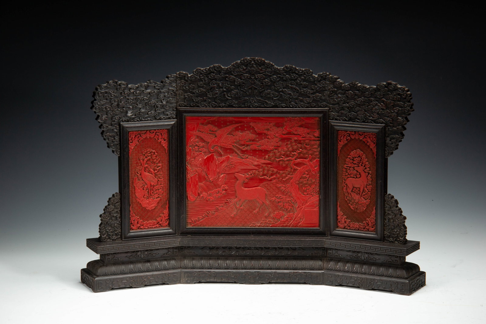Chinese Cinnabar Lacquer Carved Screen: Chinese Cinnabar Lacquer Carved Screen (57 x 14 x 39cm,Weight 3410g)