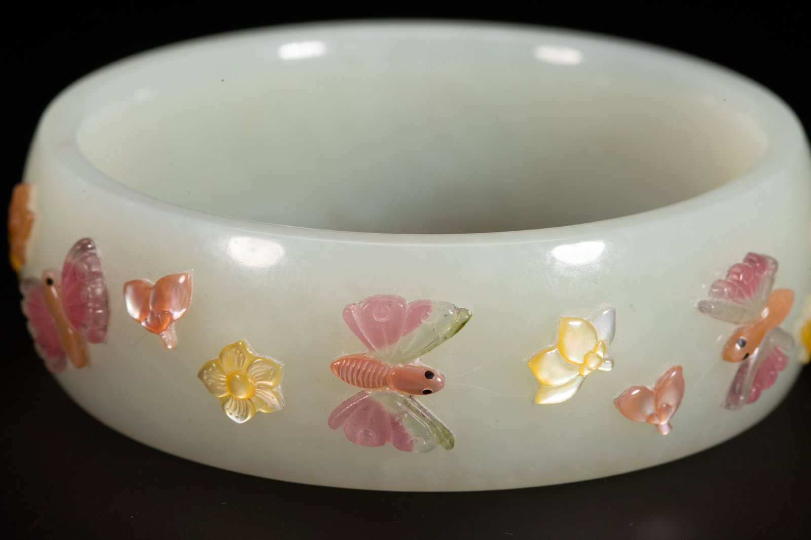 A Chinese Hetian Jade Bangle with Gemstone Inlay - 2