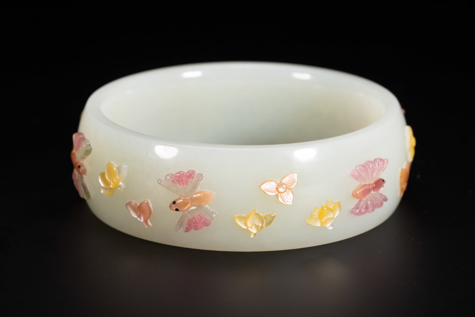 A Chinese Hetian Jade Bangle with Gemstone Inlay - 3