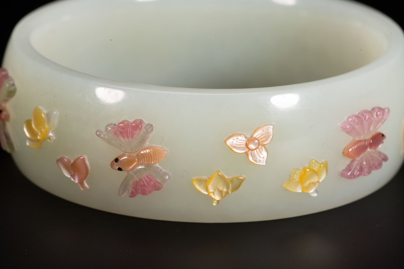 A Chinese Hetian Jade Bangle with Gemstone Inlay - 4