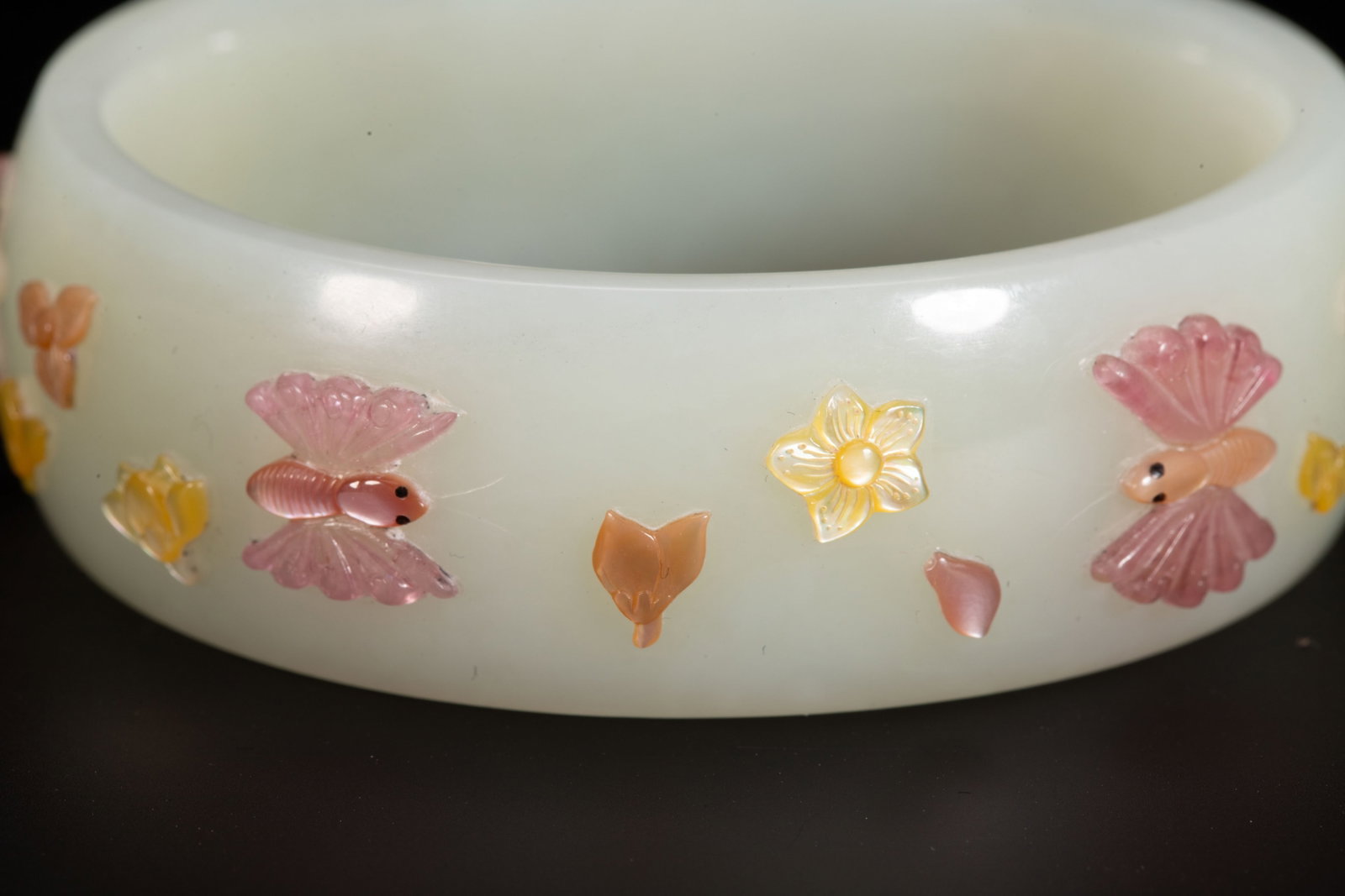 A Chinese Hetian Jade Bangle with Gemstone Inlay - 6
