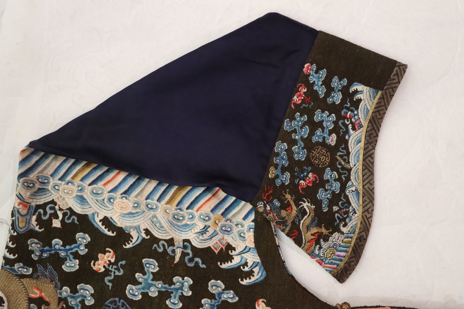Silk Embroidery Cloud and Dragon Pattern Dragon Robe - 11