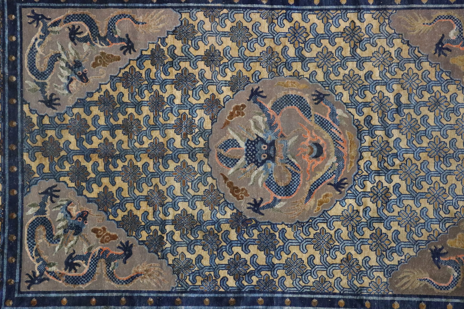Silk Embroidery Cloud and Dragon Pattern Carpet - 15
