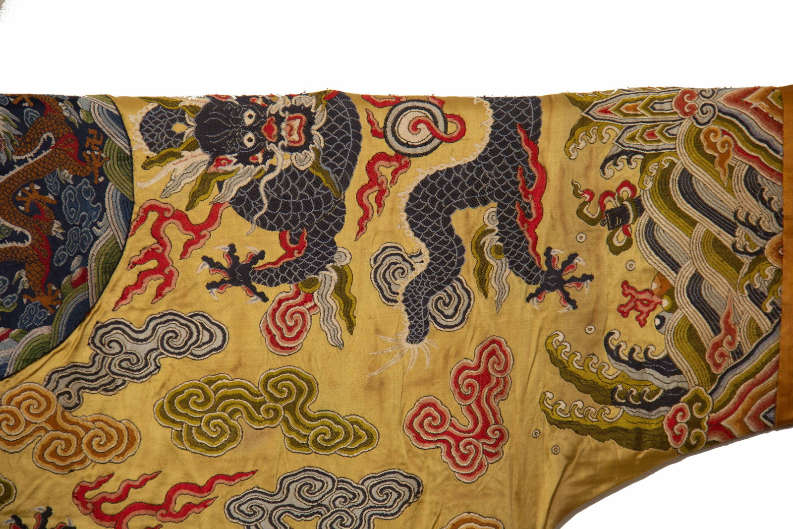 A Chinese Yunjin Dragon Robe - 8