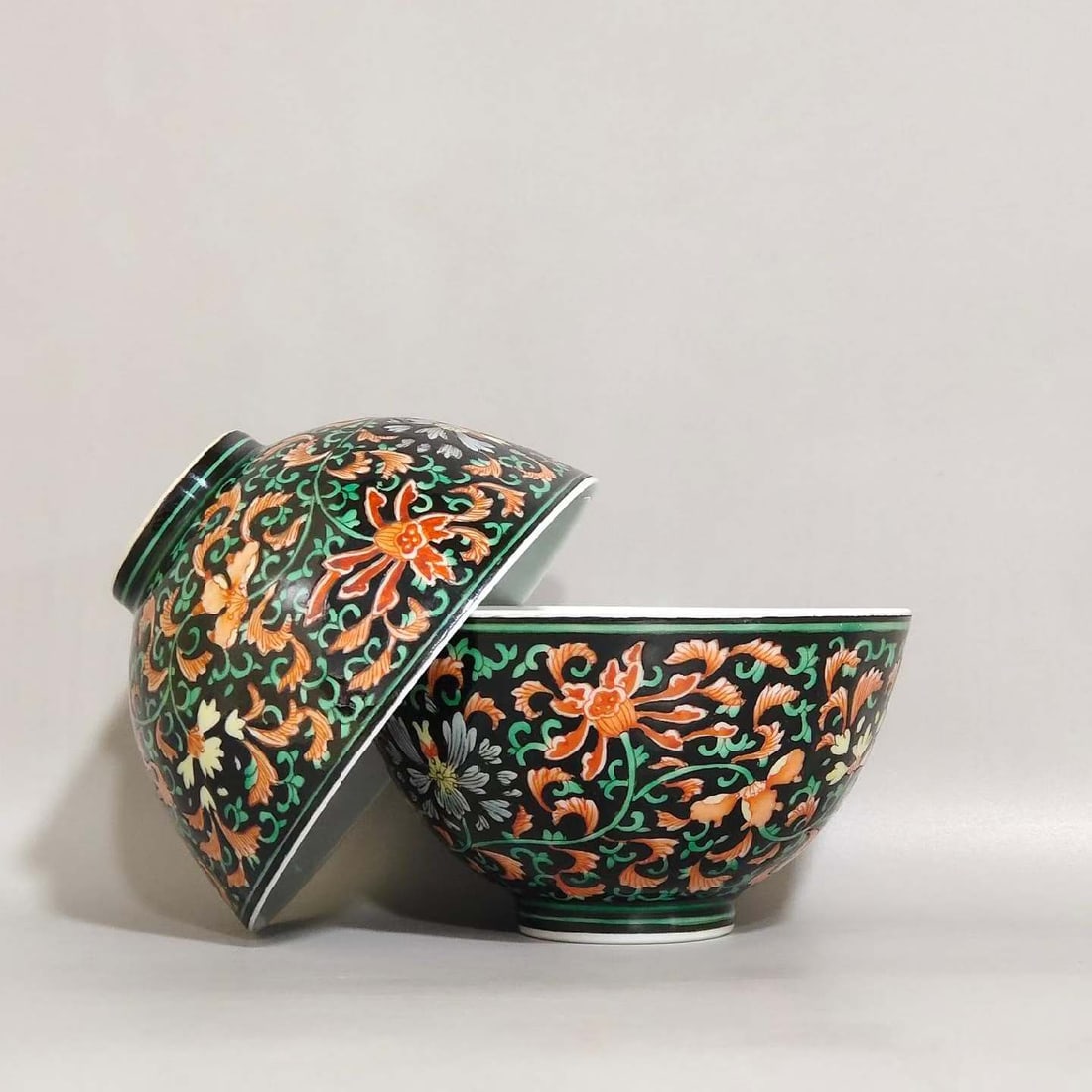Pair of Famille Rose Flower Pattern Porcelain Bowl: Pair of Famille Rose Flower Pattern Porcelain Bowl (9 x 5.2cm)