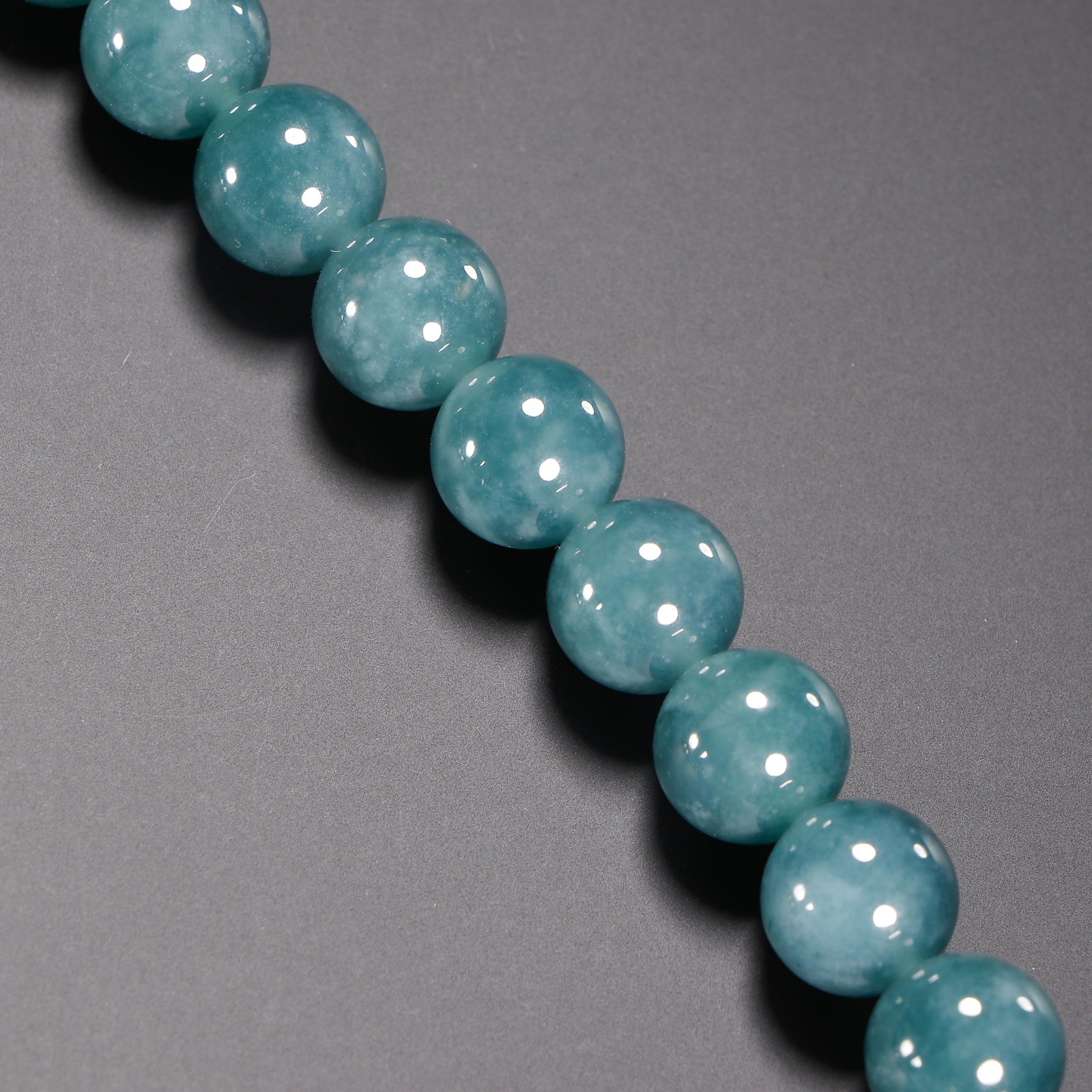 A Chinese Jadeite Beaded Necklace - 7