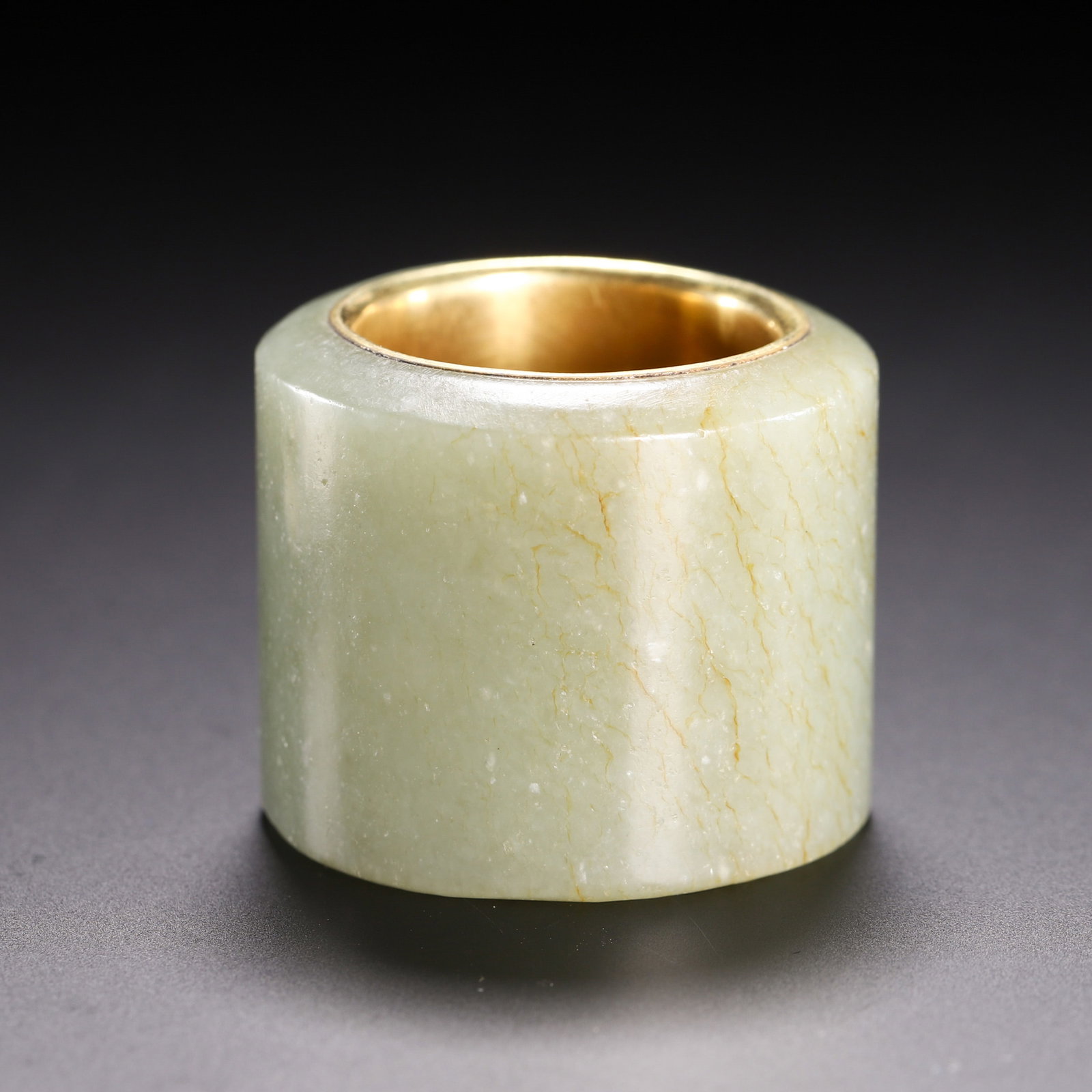 Chinese Gold-Inset Yellow Jade Archer?s Ring: Chinese Gold-Inset Yellow Jade Archer?s Ring (3.2 x 3.2 x 2.7cm)