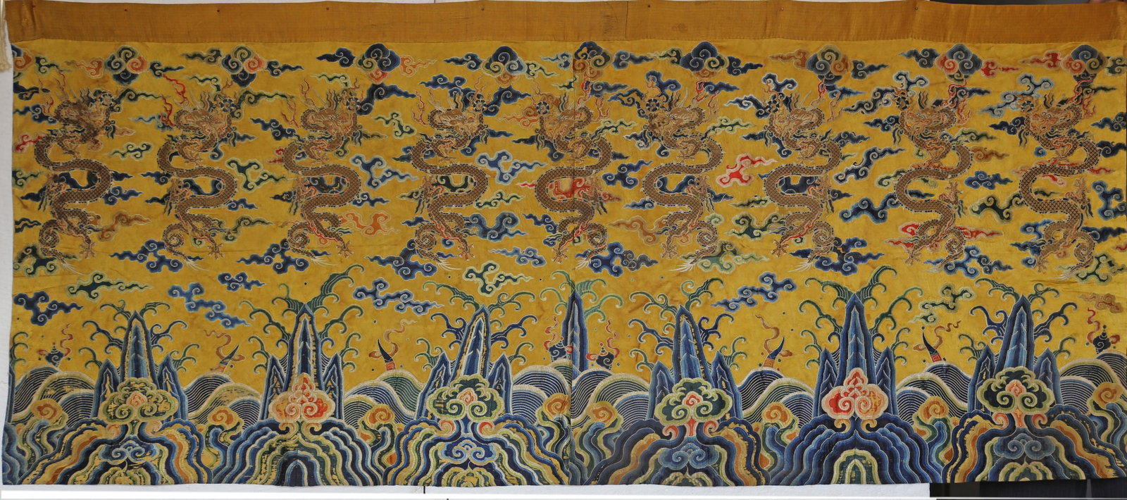 Silk Embroidery Cloud and Dragon Pattern Kesi: Silk Embroidery Cloud and Dragon Pattern Kesi (220 x 95cm)