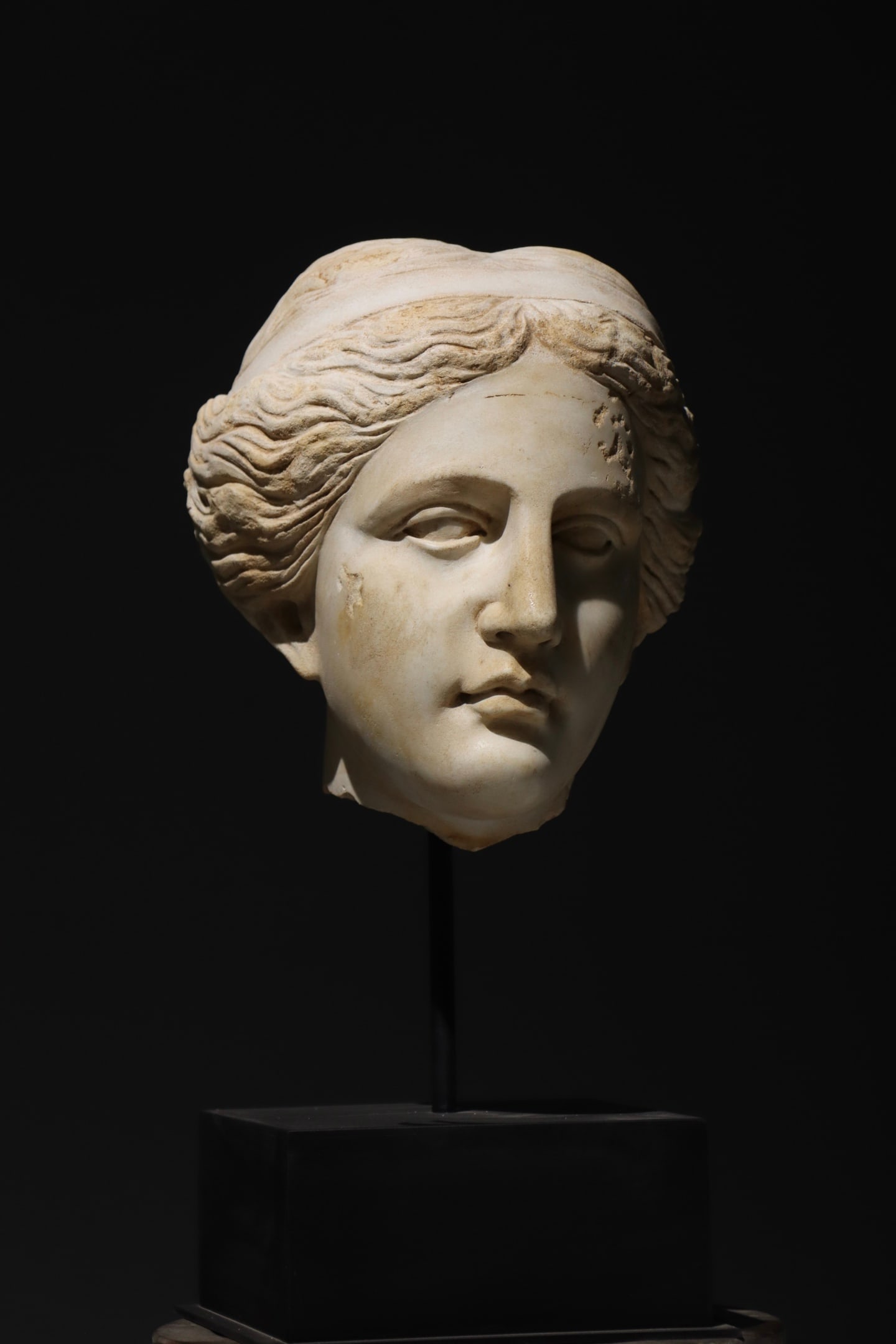 Stone Character Head Figure: Stone Character Head Figure (49 x 28cm)