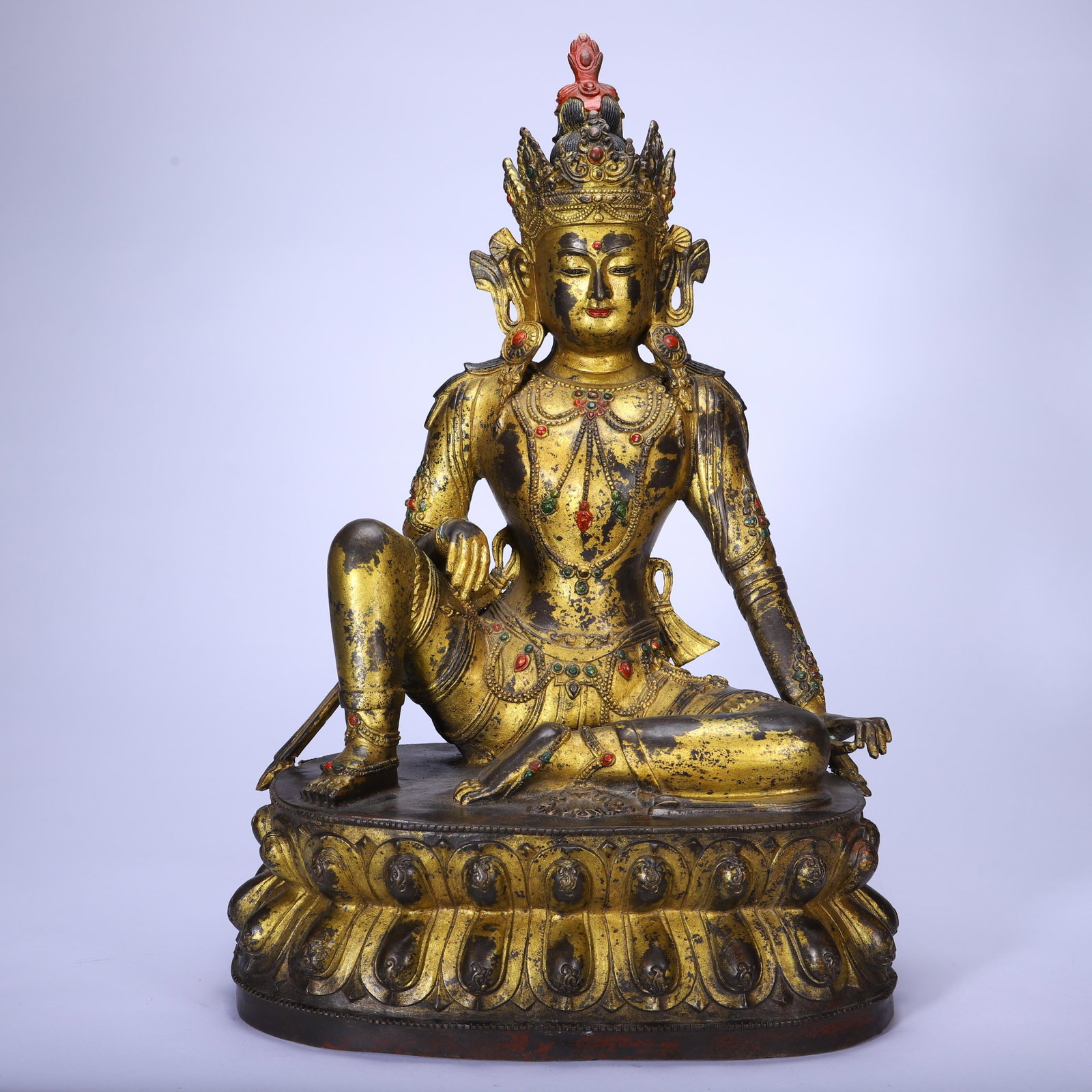 A Chinese Gilt Bronze Seated Bodhisattva Statue: A Chinese Gilt Bronze Seated Bodhisattva Statue (30 x 19 x 45cm,Weight 9480g)